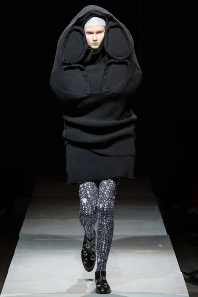 Look 11